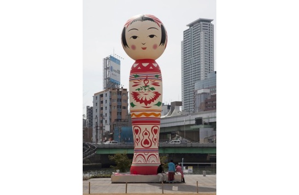 巨大こけしなど「おおさかカンヴァス」では大阪の街をカンヴァスにアートが多数展示される