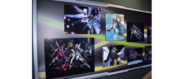ストライクフリーダムガンダムの活躍がパネルで展示