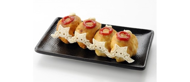 キュゥべえの顔がデザインされた「キュゥべえ餃子」(680円)