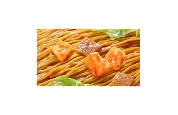 【写真を見る】中太麺で食べ応えごたえも抜群な一品に仕上がった