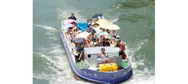「ベイ＆リバーサイドパーティOSAKA 2012」。大阪の川沿いにある7つの会場をさまざまな船で巡ることができる。各エリアでは、音楽やダンスのライブなど、盛りだくさんのプログラムを用意