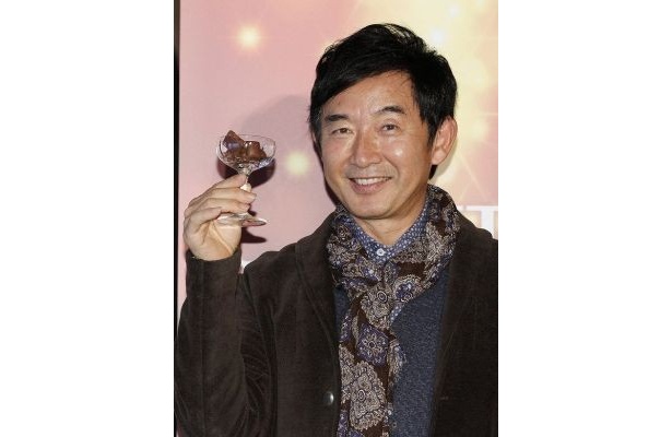 【写真を見る】これぞダンディ！洋酒入りのチョコ「ラミー」と「バッカス」で乾杯