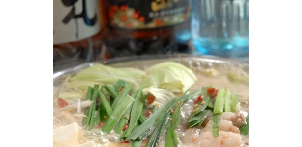 「牛持つ鍋」醤油味（一人前1260円）ほか、京風味噌味（一人前1575円）、韓国風辛味噌味（一人前1575円）、九州味噌味（一人前1260円）がある