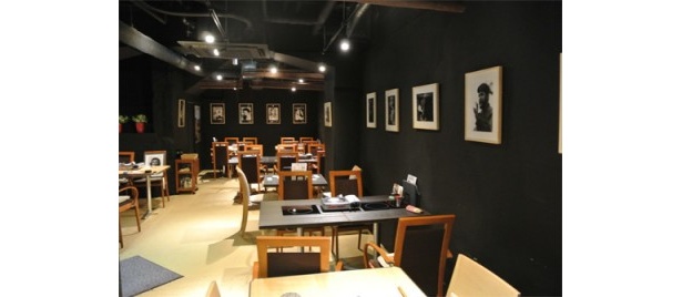店内にはチェ・ゲバラなどの貴重な写真が飾られる