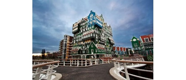 オランダには伝統的な家屋をいくつも積み重ねたようなホテルが