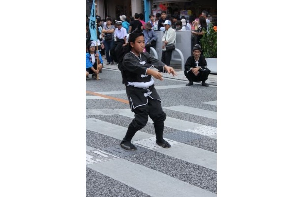 子どもの演舞も見事です