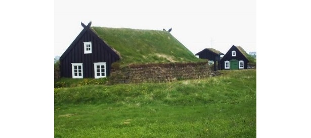アイスランドの“芝生に覆われた家”