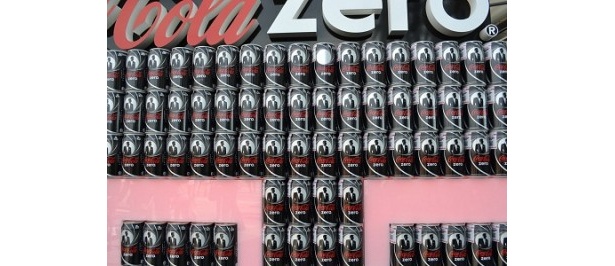 「007」50周年を記念した限定デザインパッケージ缶