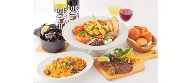 最上階13階のレストラン「シェンデリア テーブル」には旧コンコースのシャンデリアが復活。洋食からイタリアン、フレンチまで楽しめる