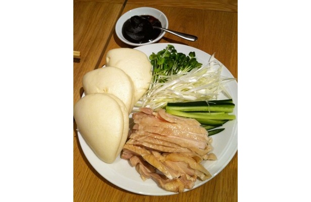 名物パオパオ780円。テンメンジャンタレが鶏肉のうまみ倍増