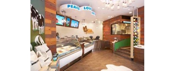 BEN＆JERRY'S 表参道ヒルズ店。店内は28席ある