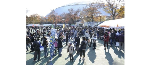 多くのファンで大盛況の西武ドーム周辺