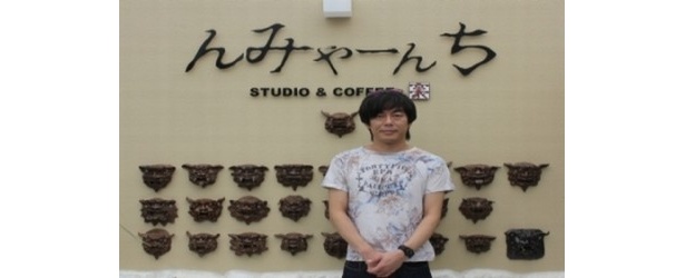壁面には、本人制作の面シーサーも！