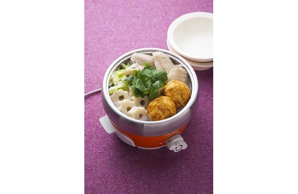 コラーゲンたっぷり「鶏肉と三つ葉の塩鍋」も美味しそう