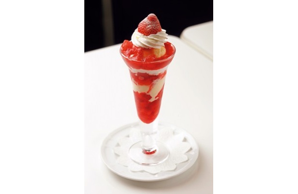 資生堂パーラーの「ストロベリーパフェ」(890円)