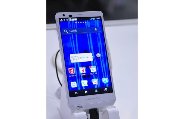 シャープのAQUOS PHONE ZETAは世界初の新世代ディスプレーIGZO搭載で省エネパワーと高画質を実現。パネル表面すべてがレシーバーになったパネルレシーバーも新しい