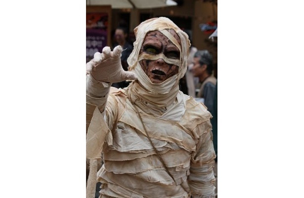 【写真】ゾンビメイク200人が集結！驚きの画像はコチラ