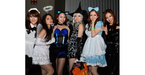 極上の美女たちの仮装とは!?「美人時計」のハロウィンパーティに潜入