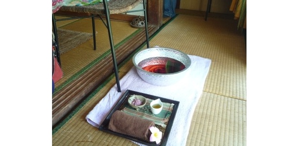 緑あふれる庭を眺めながらフットバスを