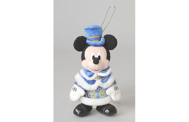 こちらはクリスマスのグッズ。東京ディズニーシーのみで販売されているぬいぐるみバッジ(1400円)