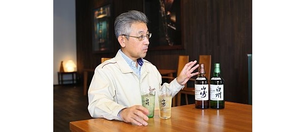 美味しいハイボールを作るコツは「氷、ウイスキー、よく冷えた炭酸の順に入れ、マドラーを縦に一回軽く入れるだけ」だそう