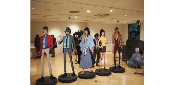 展示では等身大パネルも