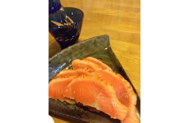 サーモンの脂っこさに、お酒の味わいがぜんぜん負けない。
