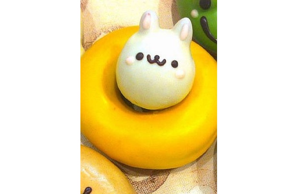 ウサギの表情がキュート！下のドーナツと外して別々に食べてもOK