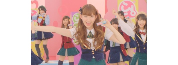 AKB48×ぷっちょの新作CMに、メンバーも緊張したサプライズゲストが登場！