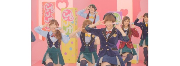 最初は謎のメンバー登場に緊張していたAKB48メンバー