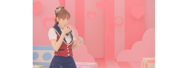 ぷっちょを口にする未唯さん