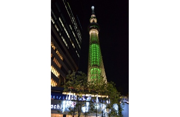 世界一高いクリスマスツリーが出現！東京スカイツリー冬のイルミネーションが開幕