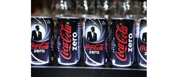 「コカ・コーラ ゼロ」350ml缶限定でクールな007デザインパッケージが登場