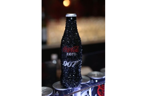 LiLicoさんにプレゼントされたスワロフスキー付きのコカ・コーラ ゼロ