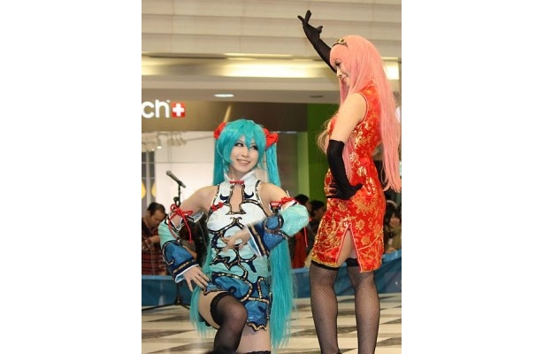 コスプレコミュニティサイト「Cure」によるステージイベントには多くの観客が集まった