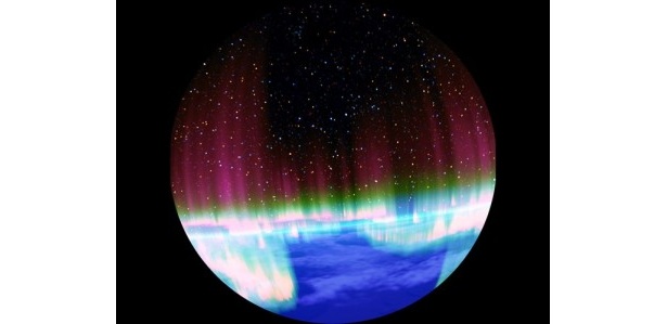 夜空に起こるオーロラなどの様々な現象が見られる