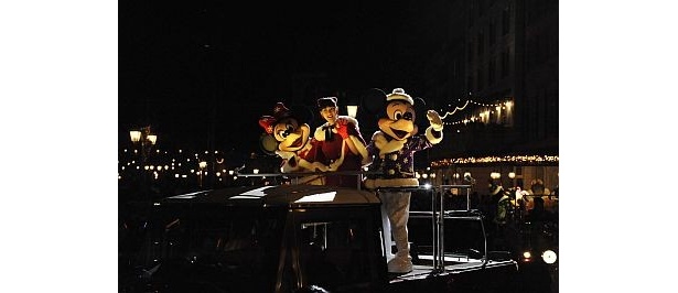 こちらは「クリスマス・グリーティングドライブ」