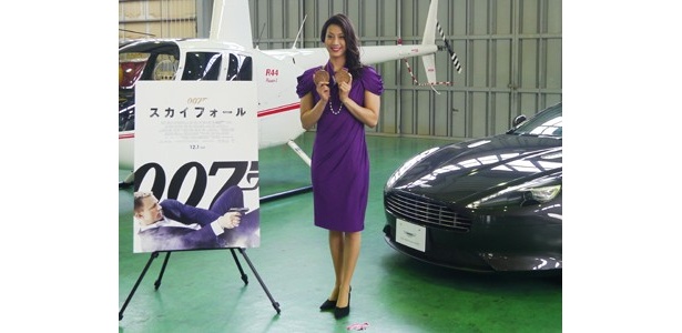 「007 スカイフォール」公開直前！ “浪速のボンドガール”ことロンドン五輪競泳選手・寺川 綾がアストンマーティンでド派手に登場！