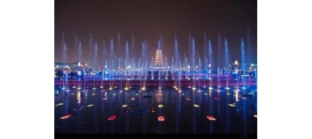 三蔵法師ゆかりの西安「大雁塔北広場」でも、アジア最大規模の噴水ショーが楽しめる