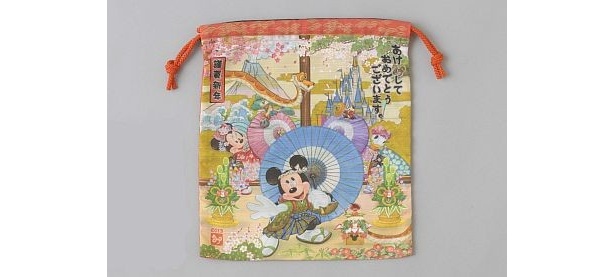 良く見ると、鏡もちや門松などのめでたいものがいっぱい描かれているきんちゃく(600円)
