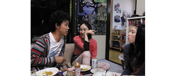 自由気ままなお調子者・ヤグを演じる大泉と麻生の息の合ったコミカル演技にも注目！ 