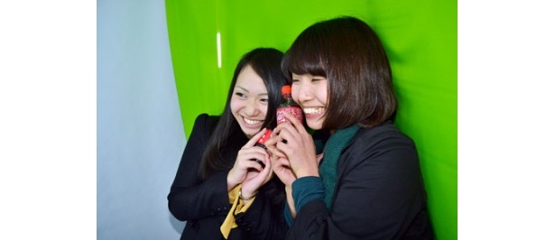 撮影中の女性2人組