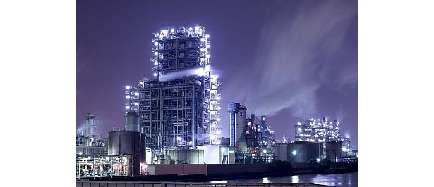 昭和電工のプラント。幻想的な夜景にうっとり
