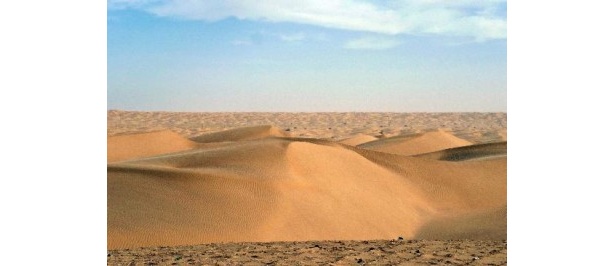 新疆ウイグル自治区南西部の「タクラマカン砂漠」