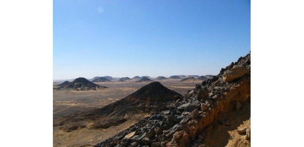 エジプトの「サハラ砂漠（黒砂漠）」