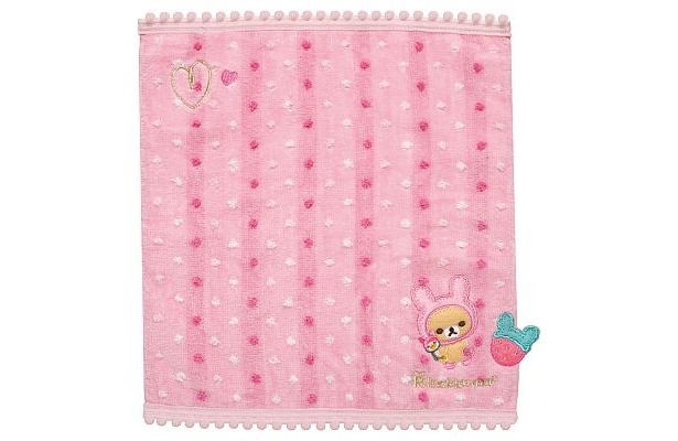 イチゴが飛び出すアップリケ。｢ミニタオル｣(577円)