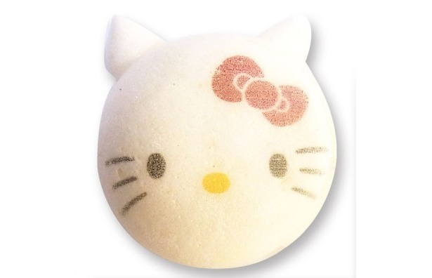 【写真を見る】ハローキティ型の新作お菓子に注目！