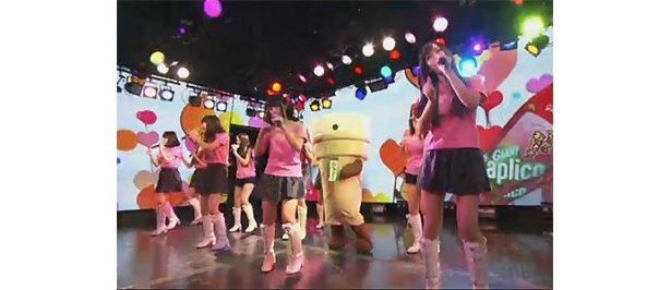 アイドリング!!!によるスペシャルライブに会場は大盛り上がり