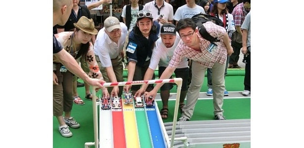 20から30代後半の大人たちの間でミニ四駆ブームが再燃！