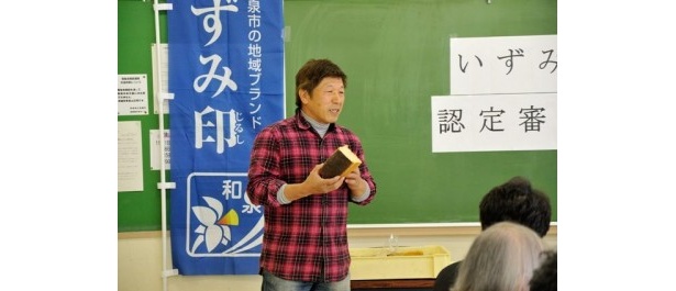 申請者自らが認定委員会でプレゼン。パン作りのこだわりを語る花菜おに工房の飯阪さん。